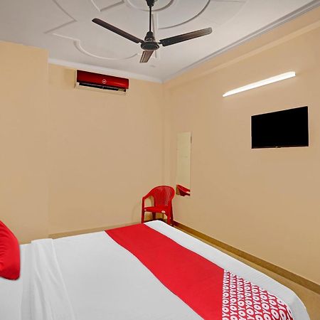 Hotel O Pari Hotel Ghaziabad Bagian luar foto