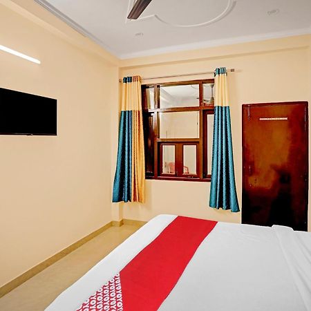 Hotel O Pari Hotel Ghaziabad Bagian luar foto