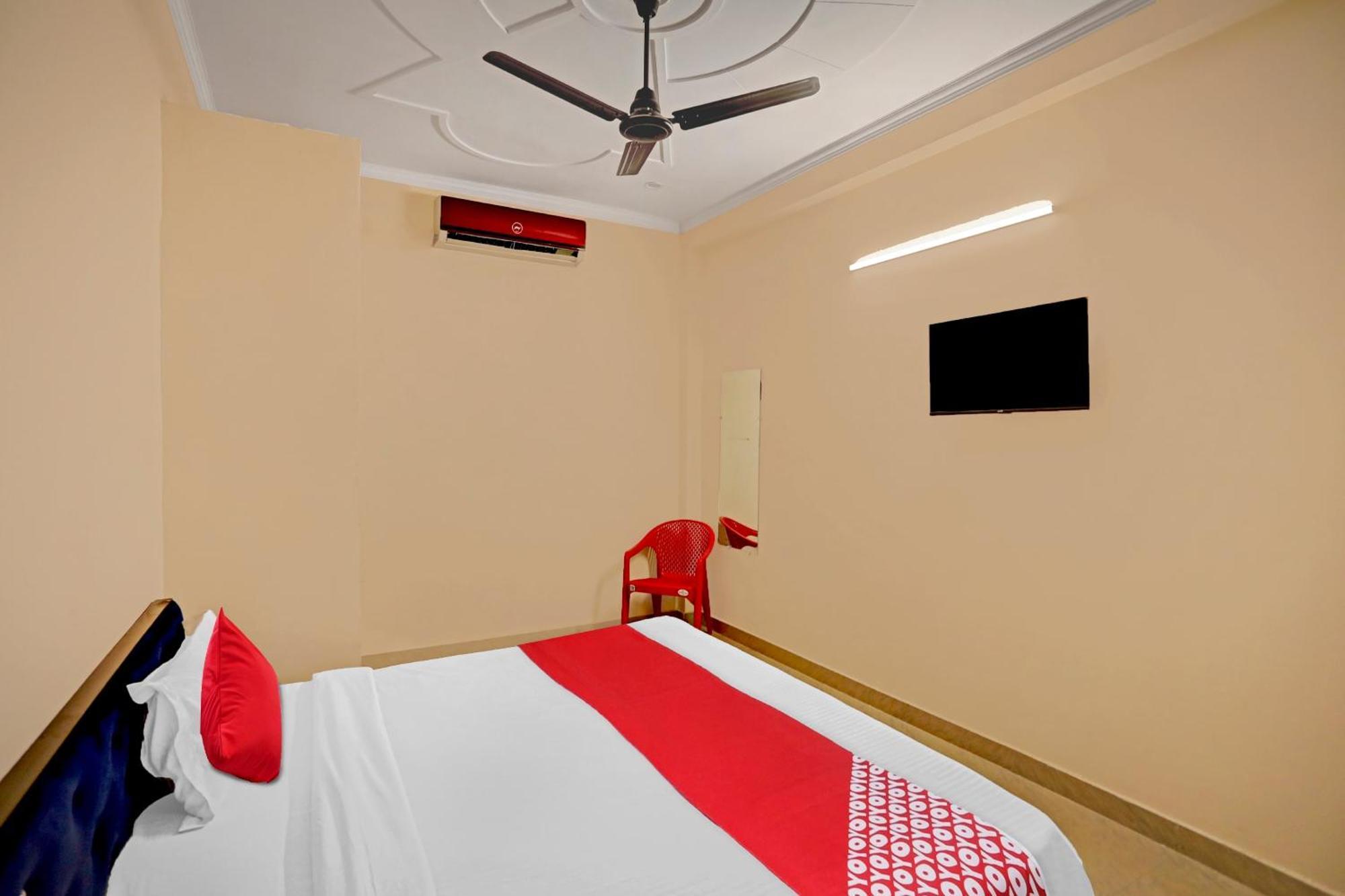 Hotel O Pari Hotel Ghaziabad Bagian luar foto