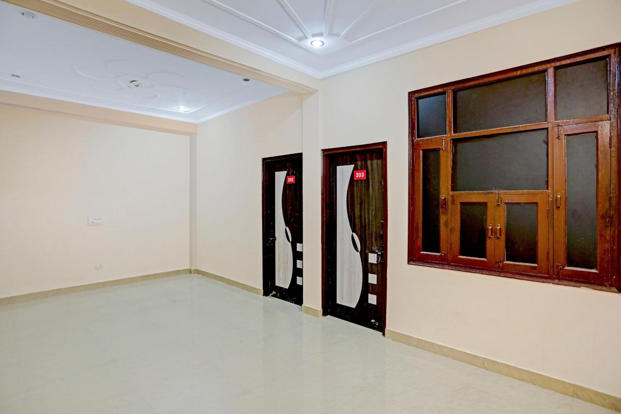 Hotel O Pari Hotel Ghaziabad Bagian luar foto