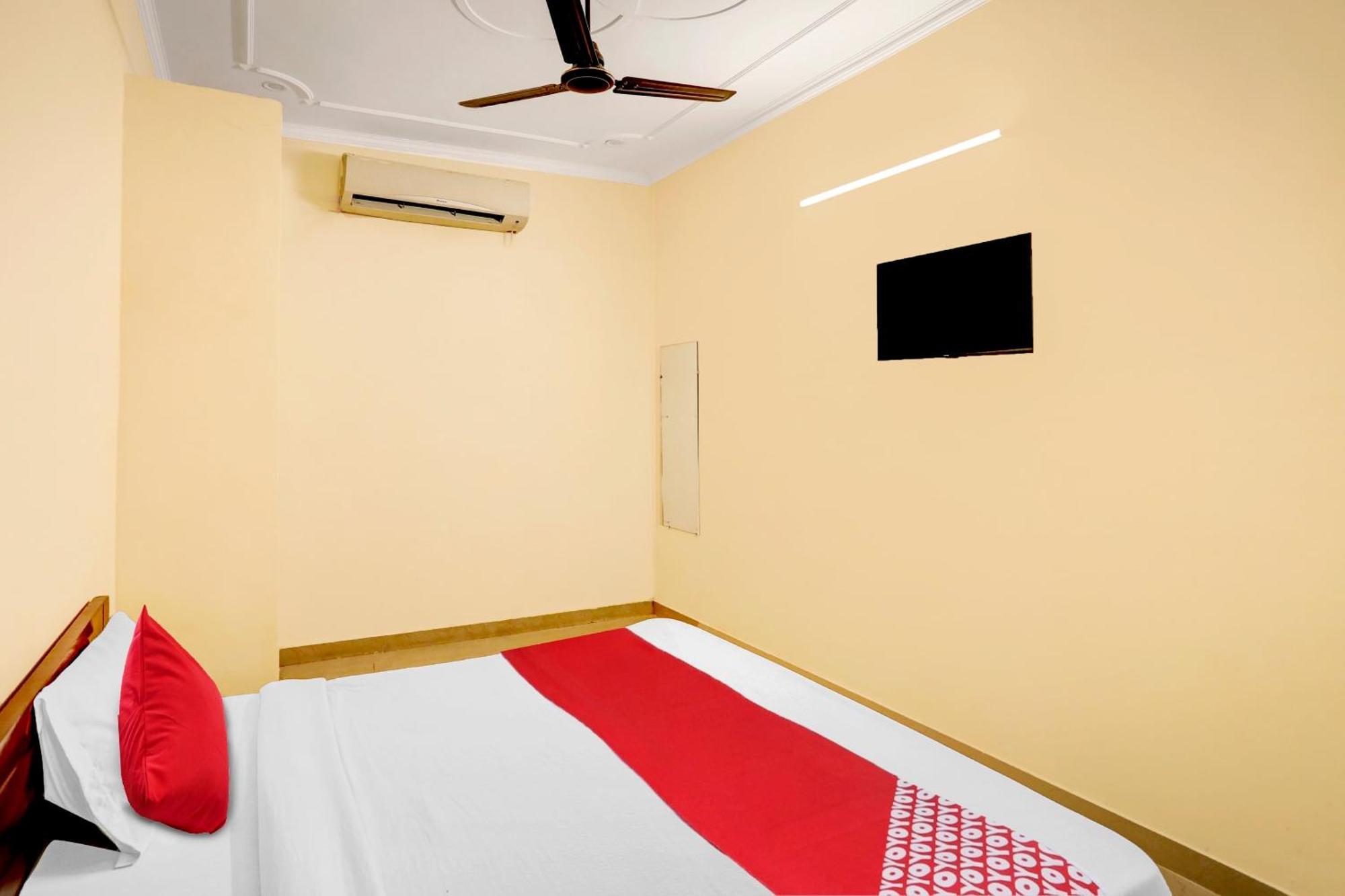 Hotel O Pari Hotel Ghaziabad Bagian luar foto