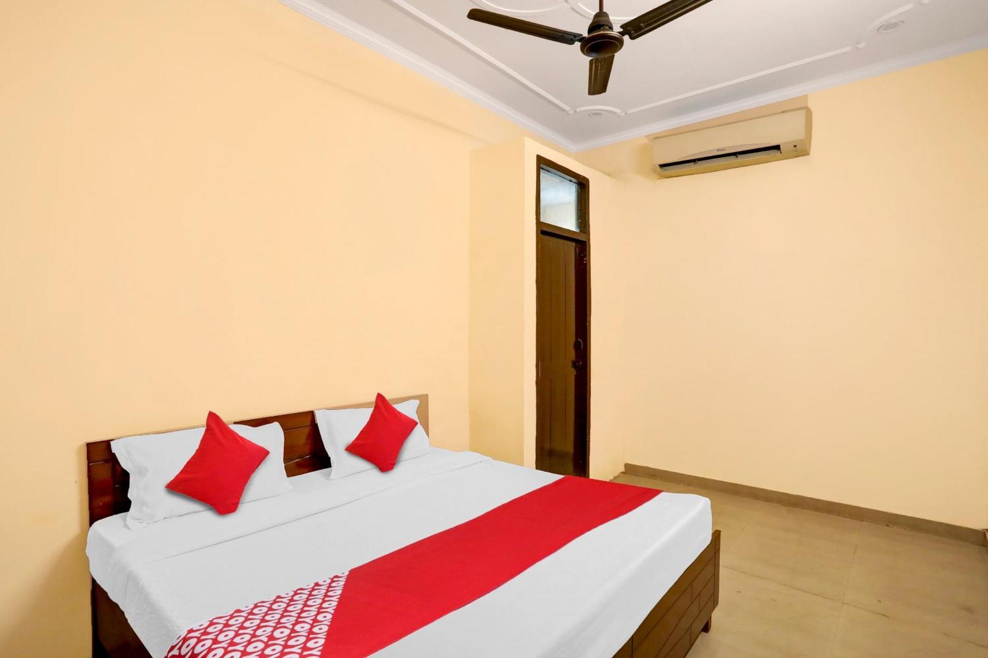 Hotel O Pari Hotel Ghaziabad Bagian luar foto