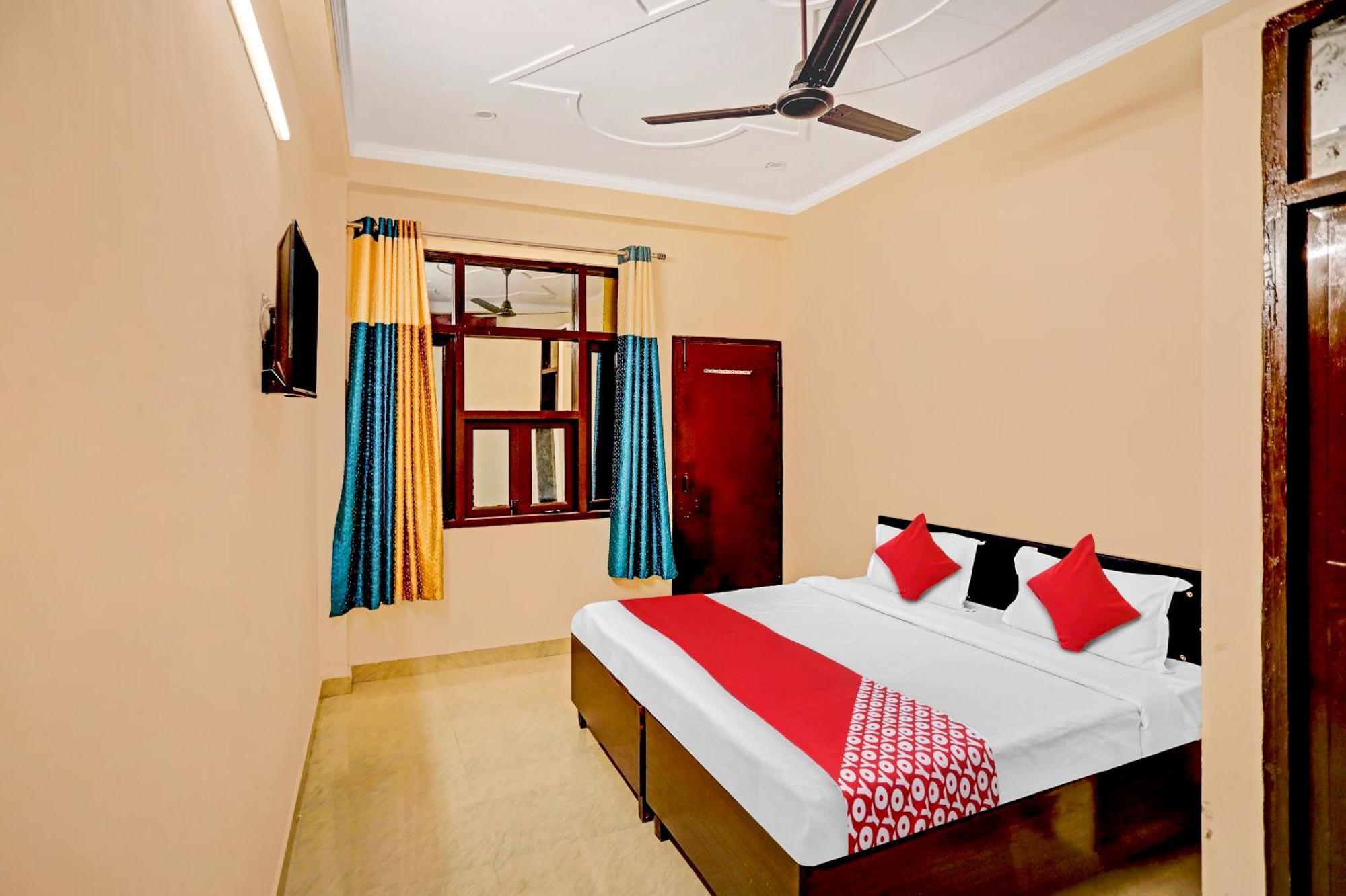 Hotel O Pari Hotel Ghaziabad Bagian luar foto