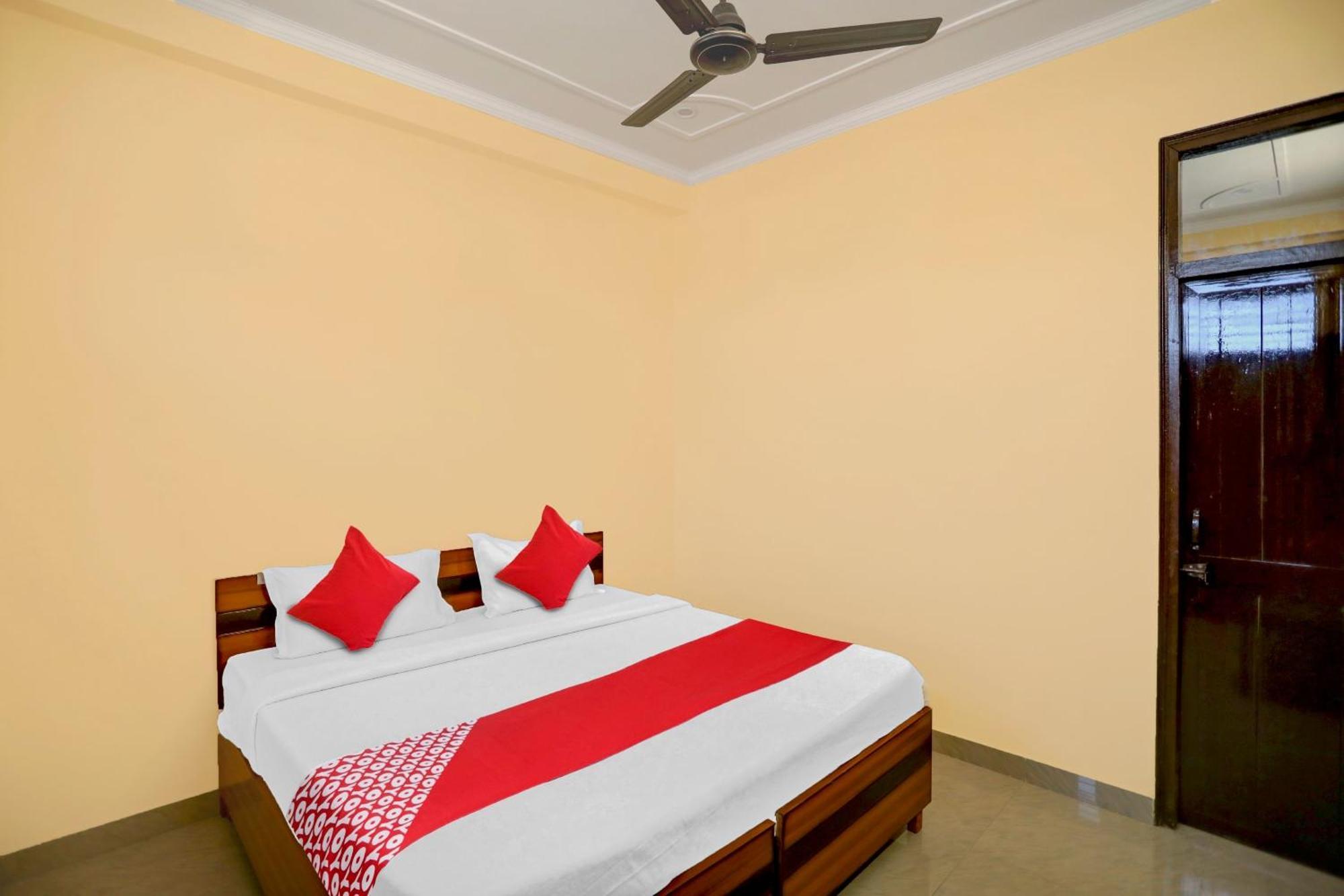 Hotel O Pari Hotel Ghaziabad Bagian luar foto