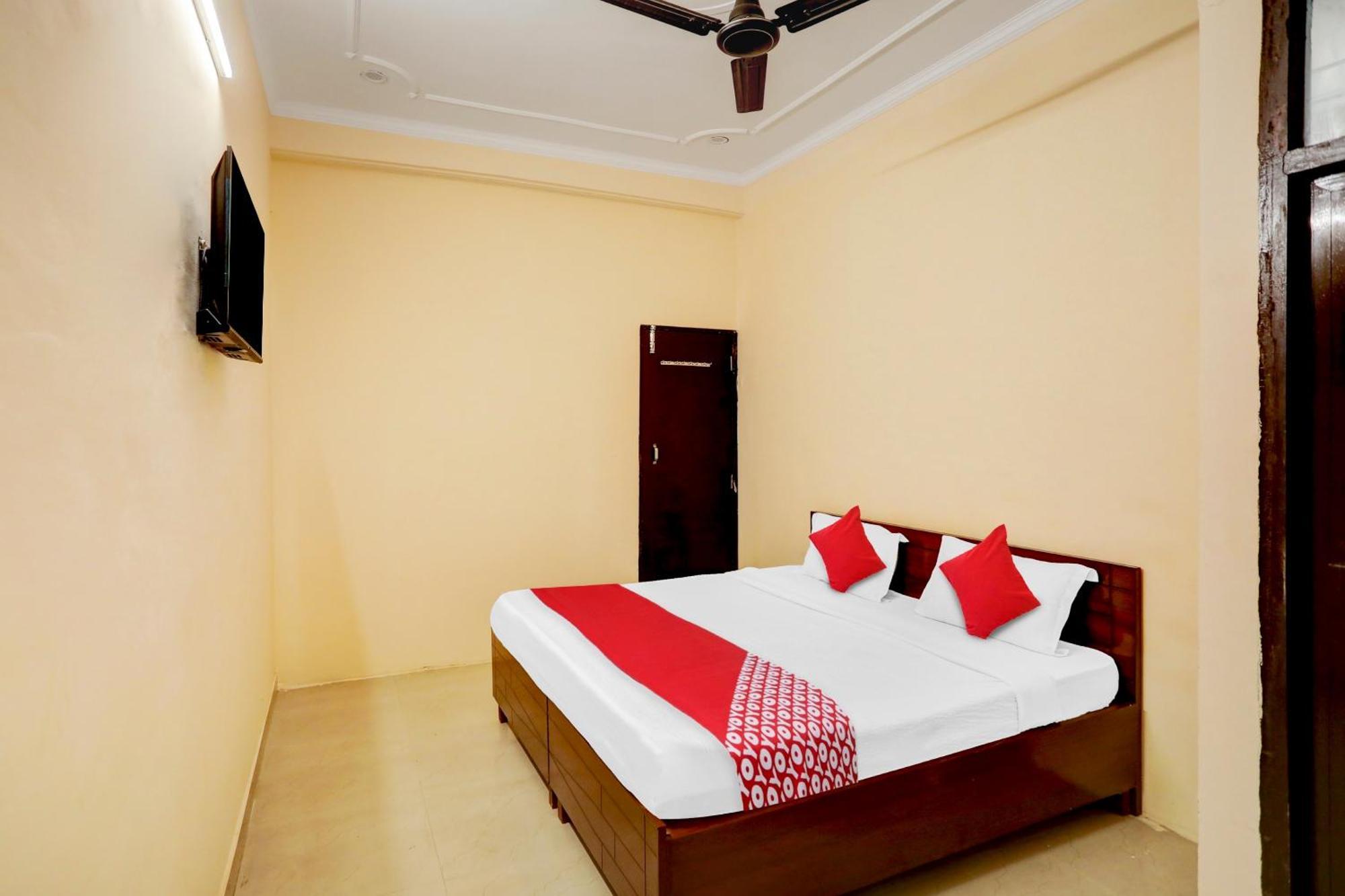Hotel O Pari Hotel Ghaziabad Bagian luar foto